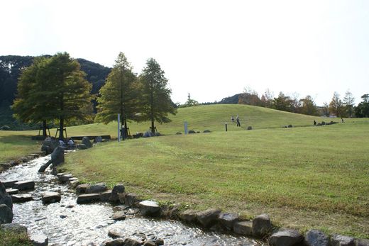 せせらぎ、子供達の水遊びの場